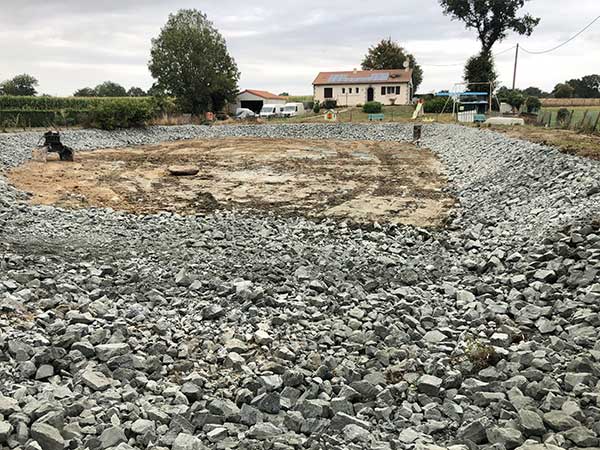 aménagement et curage d'un étang avec une pelleteuse à Cholet - Foyer TP