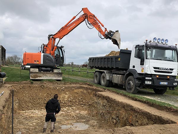 Pelleteuse et camion benne aux Herbiers - Foyer TP