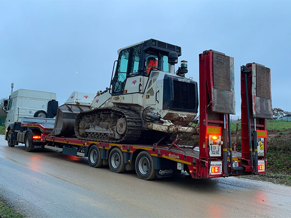 Location de semi porte engin 3 essieux avec chauffeur à Mauléon et Cholet